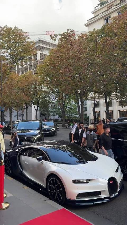 谷爱凌晒与妈妈新加坡F1赛场合影，母女俩活力十足
