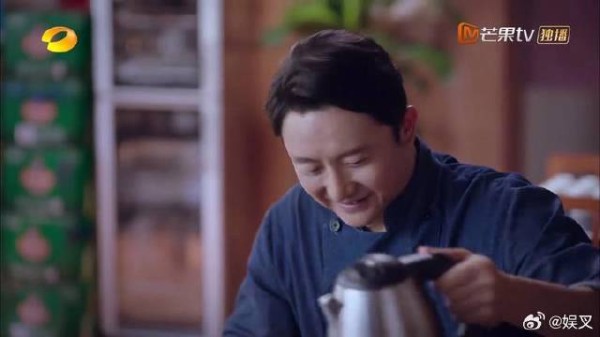 张老师送饺子,凌爸现场吃瓜,大型社死现场