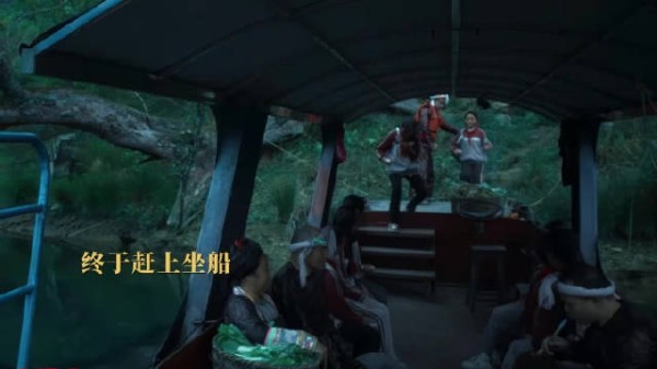 双脚和划船，就是大山小孩的交通工具