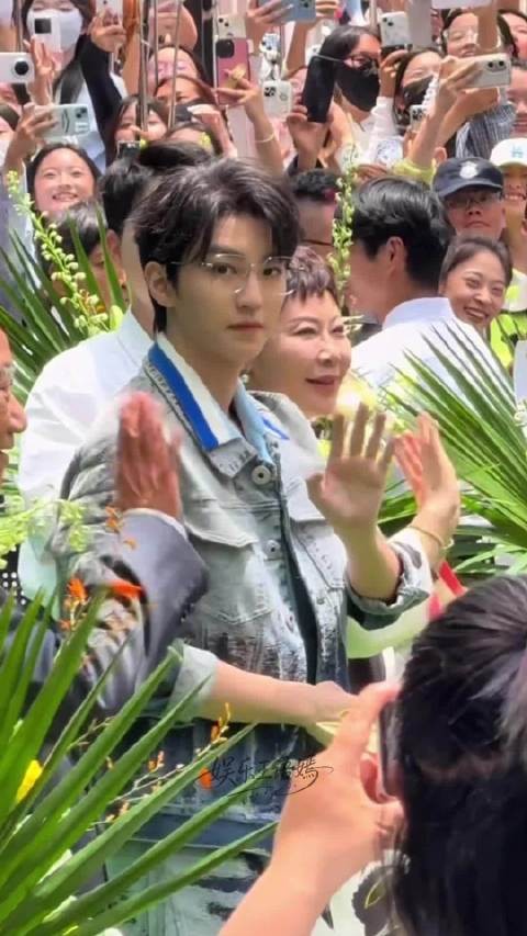 蟹姐们还是太有实力了!蟹姐应援