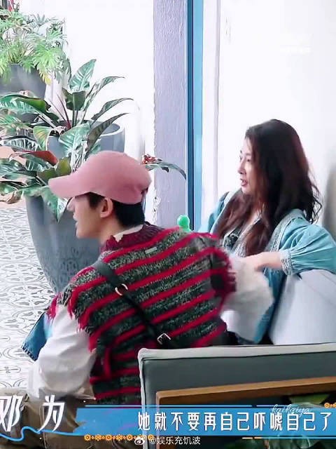 纯属看综艺的快乐磕点，不上升别的，就喜欢这种养眼的同框画面