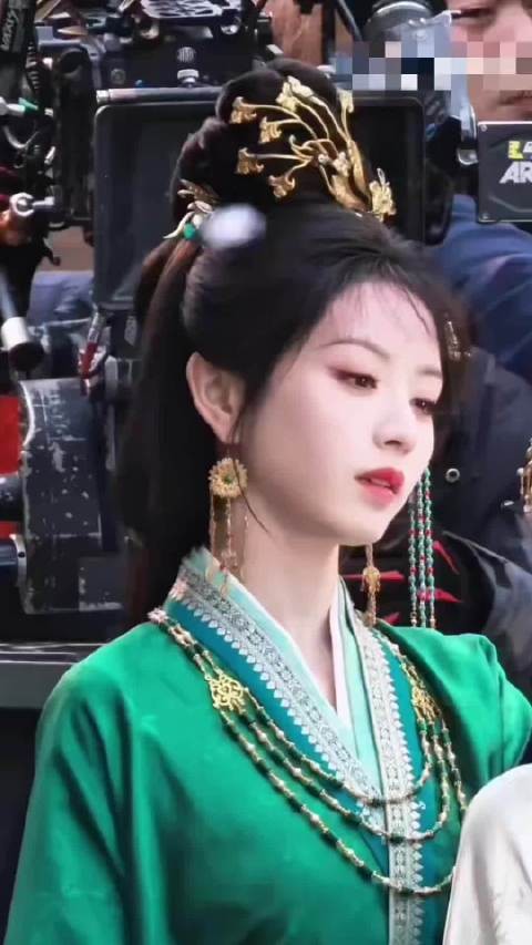 嫁金钗为田曦薇生日应援，跨剧投喂奶茶