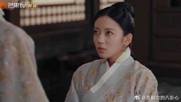 宫女发现闺蜜鬼鬼祟祟，立马拉她回房质问，怎料闺蜜以死相逼