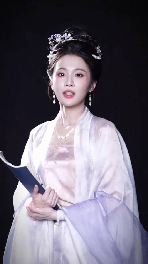 张慧雯宋韵造型亮相展宋代女子清雅气韵