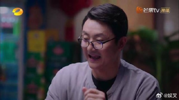 尖尖当面吃瓜，调侃李爸，双手支持李爸谈对象
