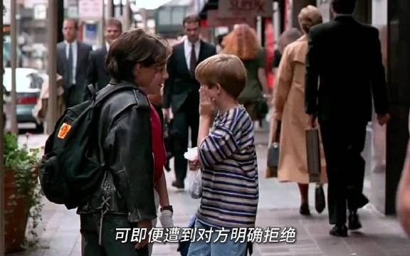 三少年被骗至车库遭持枪抢劫,豪车姐姐开门杀化解危机