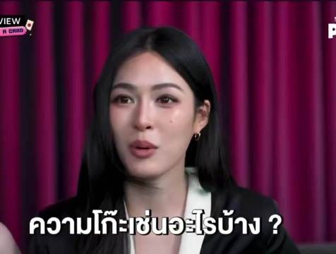 有哪些呆萌的事情发生 :上台忘了拉裤链 最后那个笑也太傻了