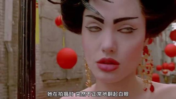 超模毒瘾濒临崩溃,红裙摩托都市逃亡