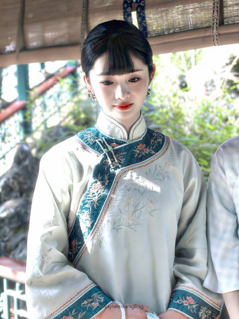 伊人妆，秋眉晃 *周洁琼｜兰卿