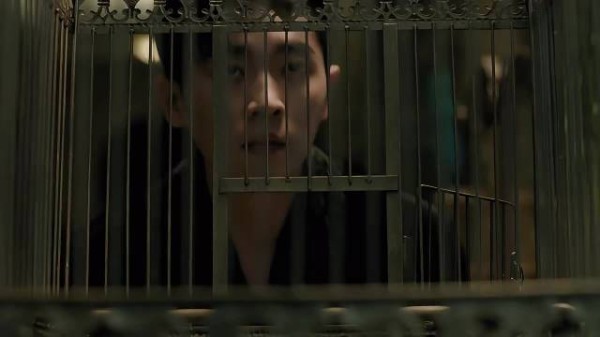 被拽住袖子祈求别走时那个得逞的笑,完全就是阴湿男鬼来的!