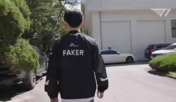 Faker饭后散步降血糖回来，发现弟弟们全都晕碳/中了莉莉娅大招昏睡中