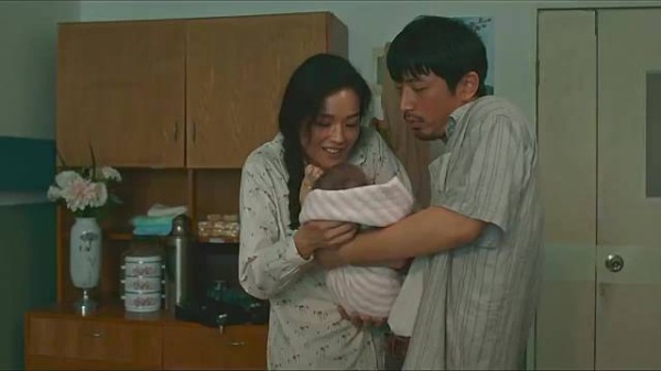 她抱错的不是孩子，是半生的真相