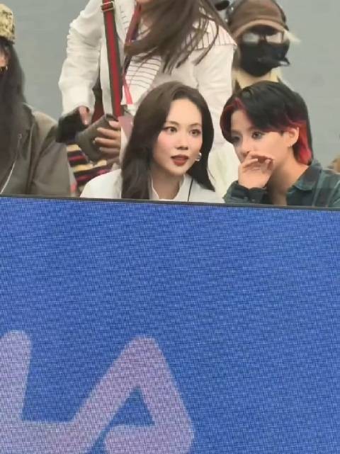 王霏霏Amber热聊中