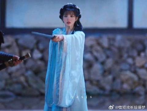 卿卿日常开府宴郝葭祝贺李薇，李薇发现郝葭自尽拼命救她