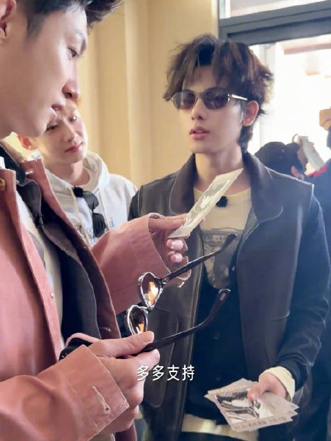 胡先煦综艺现场安利醉梦,现发成员倾听互动欢乐