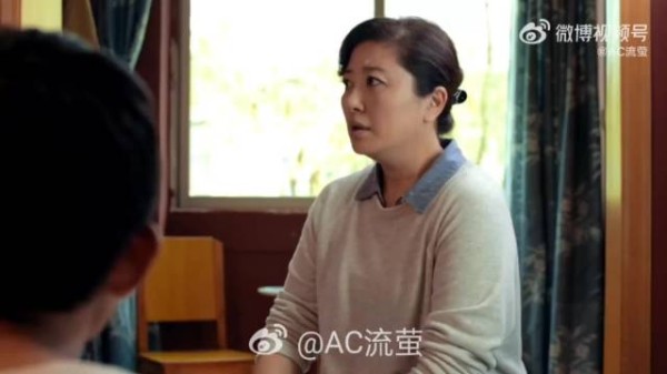 儿子高考失利,母亲是这样教育儿子的,《睡沙发的人》国产小众电影解说!