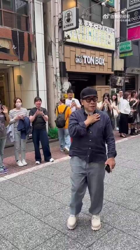 现在再看这个人,觉得笑的好虚伪啊,隐藏的这么深