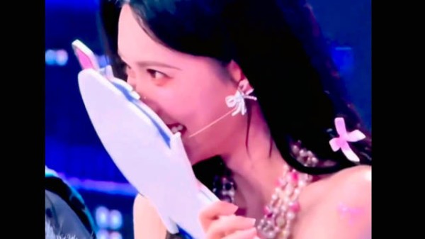 何老师跨年晚会游戏环节精准带上孟子义李昀锐