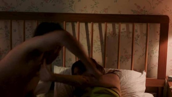 剥离妻子与母亲的标签,才看见真正的凤霞