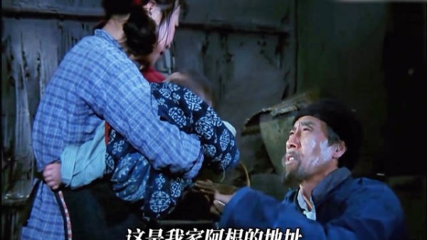 打碎茶杯遭母亲呵斥驱赶,男孩被迫离家流浪