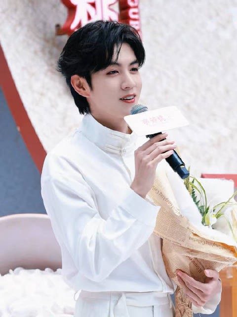 哈哈哈哈哈哈哈“你们广东人还不会讲粤语？”