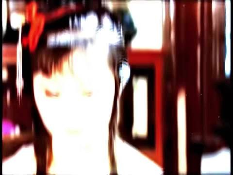 林黛玉眼神藏才情与傲骨,笑意灵动静时满眼怅然