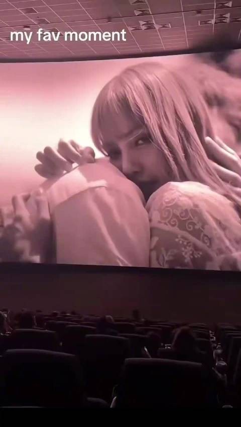 Lisa纪录片中疑似嘲讽粉丝, 写给男友的歌并笑称粉丝们无法理解