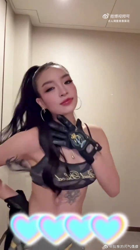 把心里这份焦虑说出来其实很需要勇气，希望她能好好照顾自己