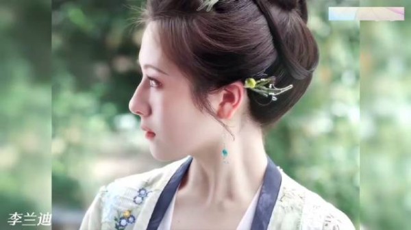 发现了吗？青色系古装真的能直观看出天选古人和古装普女的区别