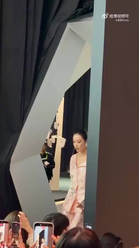 倪妮张予曦赵昭仪三代毯神会面