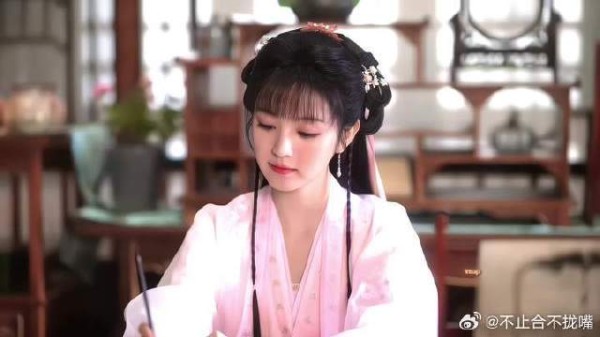 李薇的薇是田曦薇的薇