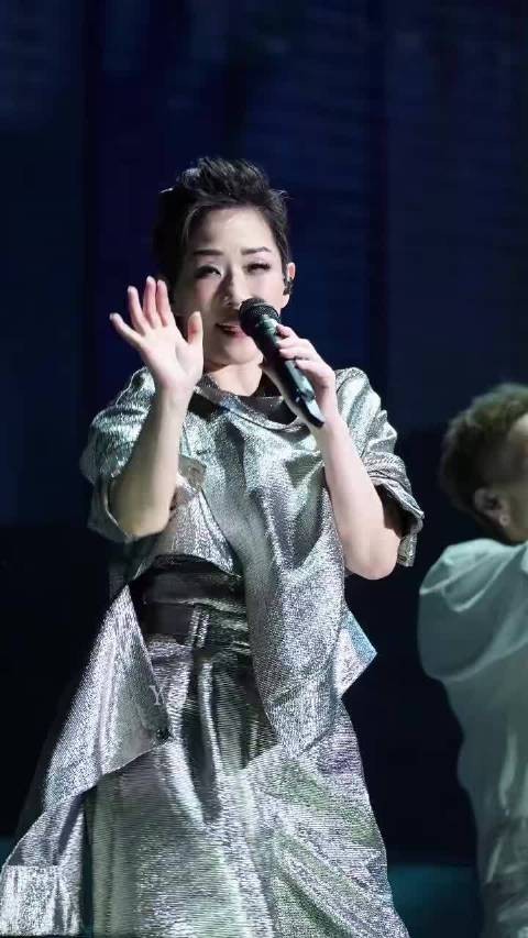 林忆莲演唱会气息稳得像开了挂,耳朵被惯坏了