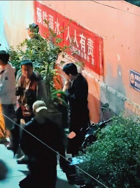 高警官俯拍也很帅很有男人味的