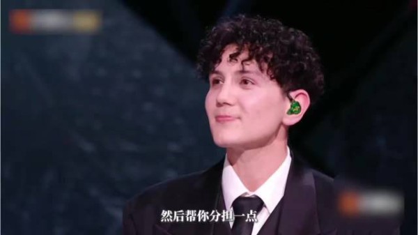 王以太对艾热表演全肯定，多年好友默契拉满