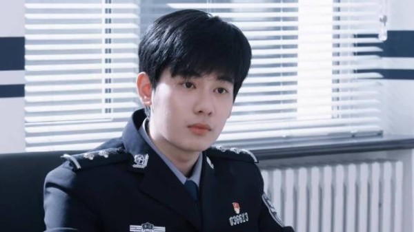 胡先煦现发醉梦两副面孔 综艺搞笑刑警气场无缝切换