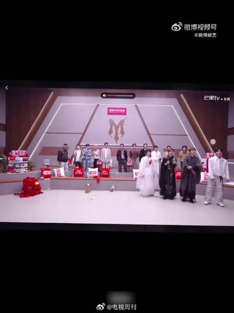 这段真的反复看,王赫野跳舞的样子,可不就是地板烫脚既视感