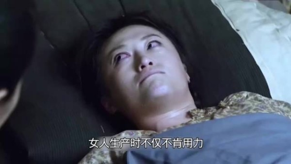 女人生产时故意不用力,还死死夹紧双腿不让孩子出来