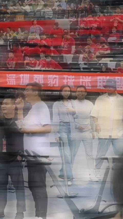 终于见到易建联妻子荆灵，激动到不行这趟值了