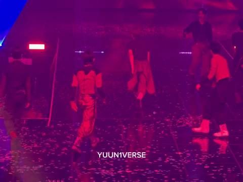 推1.3万赞：NEXZ成员表演时裤子掉了