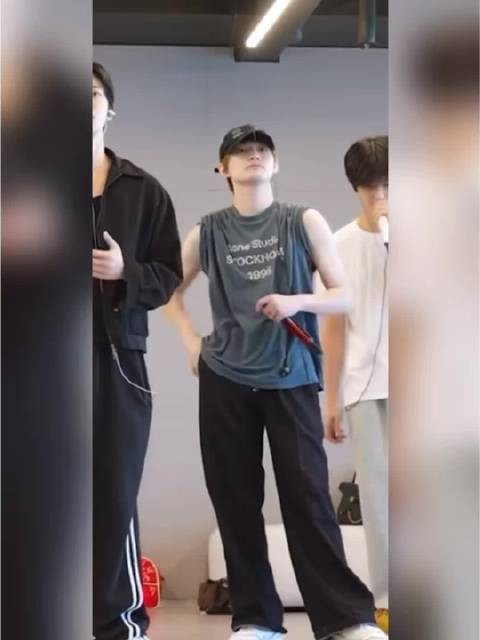 钟辰乐 无袖一下
