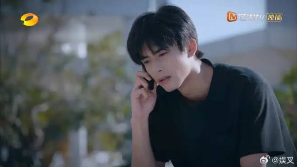 凌霄想念李尖尖,让她撒娇听听,不料李尖尖举动太逗了