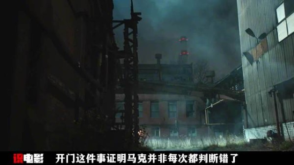 铁桶求生遭恶犬围攻,退役特种兵指挥儿子自制火焰喷射器反杀
