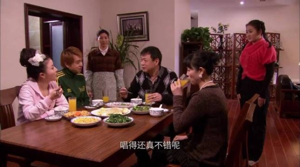 这儿子一看就是败家子，只会坑父母的钱，这个父亲一看就是惯儿子，宠儿子