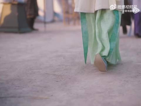这个衣摆毫无美感，为什么要给这么多镜头