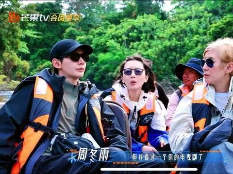 好意外周冬雨私下也看古偶仙侠剧!不过好看的剧无论什么题材都会吸引人去看的