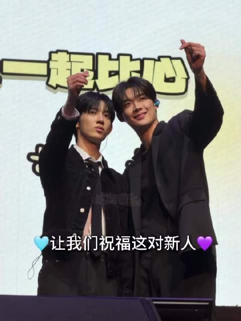 五连拍环节弟紧跟哥节奏萌态十足