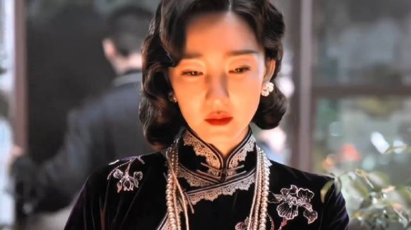 三姨太与四姐夫系亲兄妹，虞父家破人亡后为报仇一个嫁老头一个娶仇人女儿