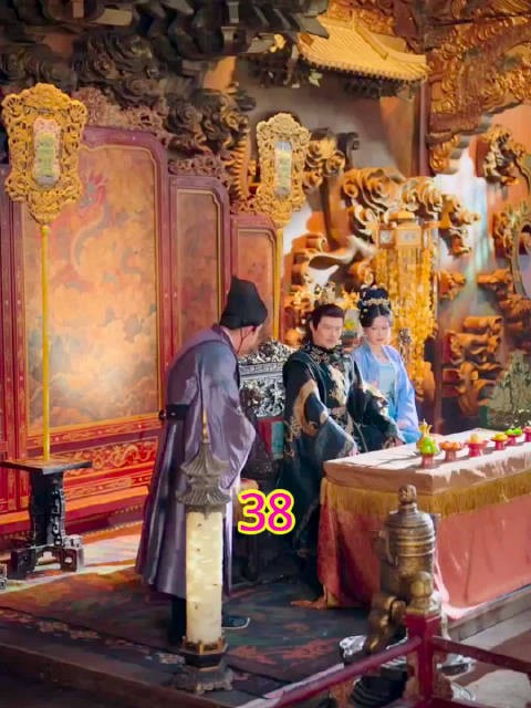 皇上无奈只能宣布文武比试,代表南洋商队的秦王胜出