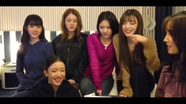 261018 STAYC团体直播 : 莳恩啊 大家让你说几句话 : 话