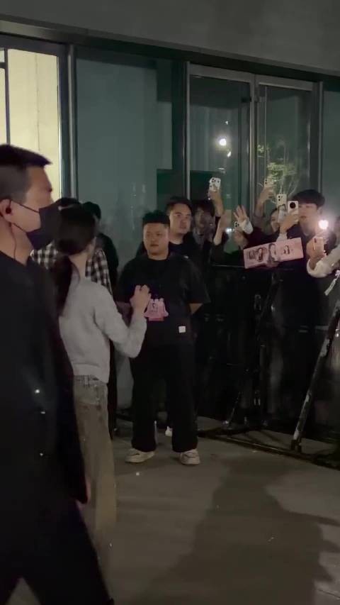 陈都灵绕了好大一圈给大家饭撒!这个视频好幸福